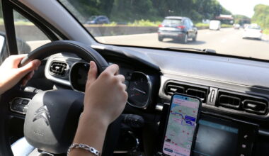 Sur la route des vacances, tous accros au GPS : « Je suis en mode pilote automatique »