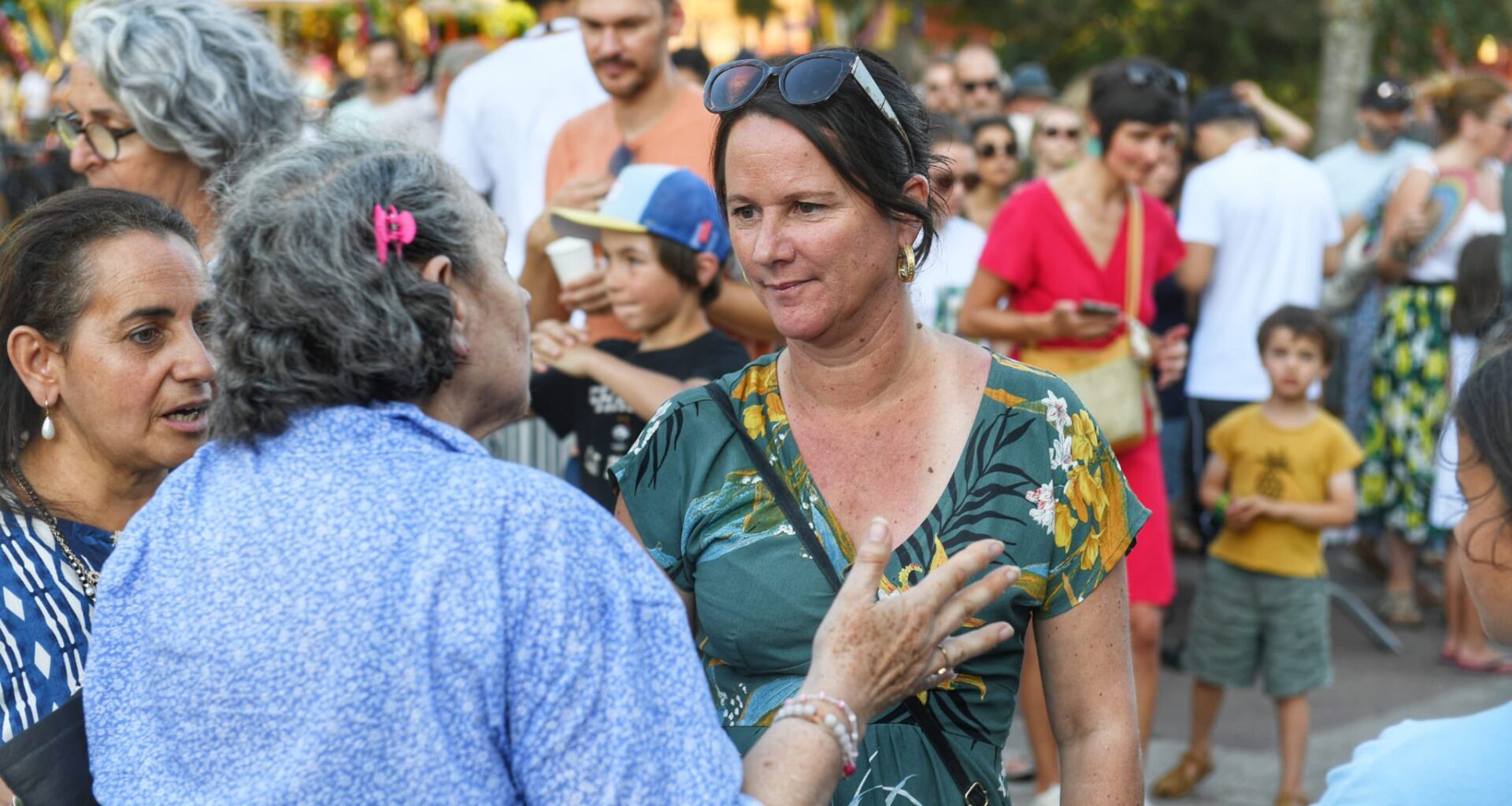 Johanna Rolland assistant à un spectacle de Royal de Luxe, au début de l'été. Photo : compte X de Johanna Rolland