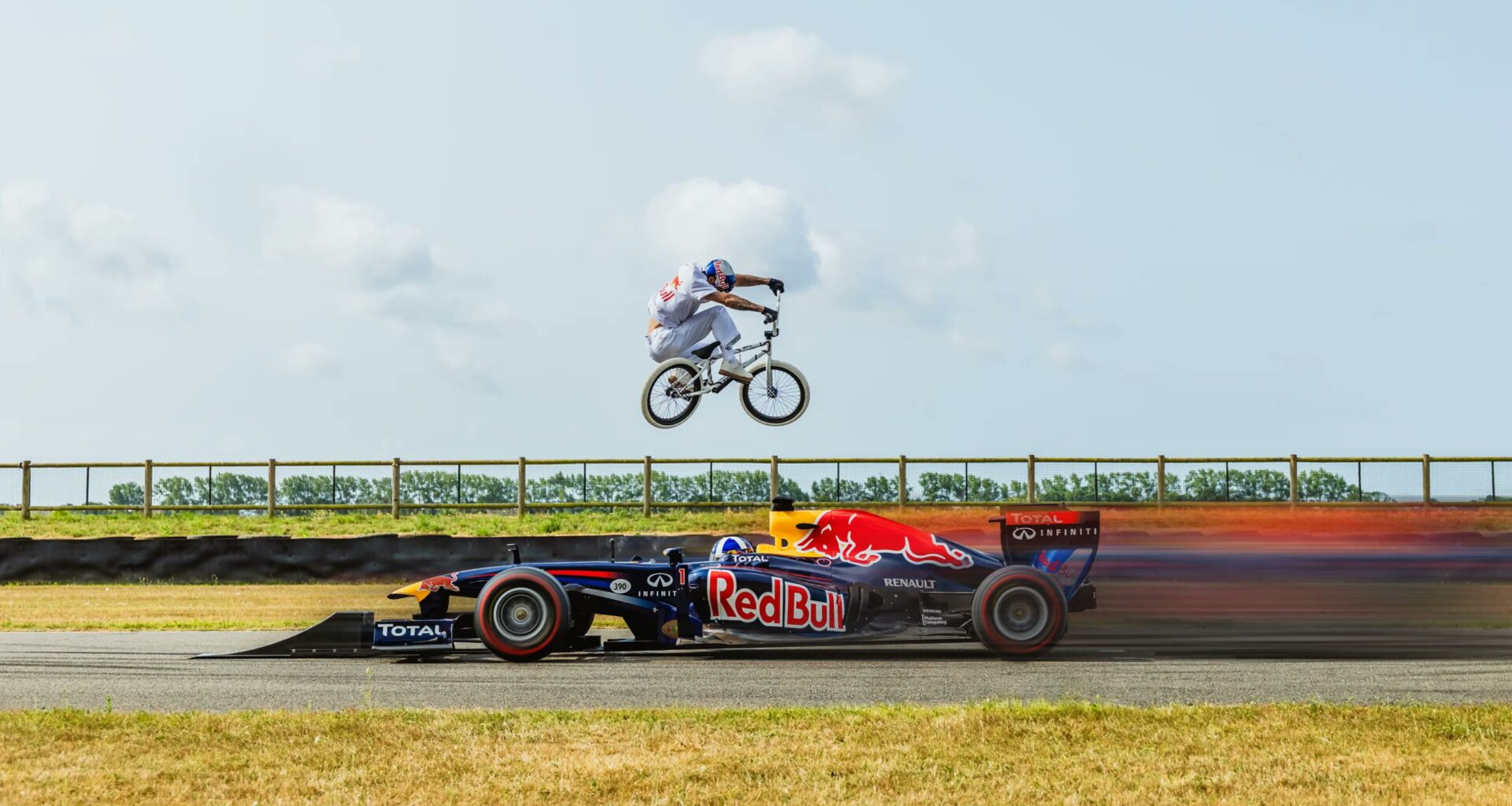 L’incroyable cascade de Red Bull avec une voiture de F1