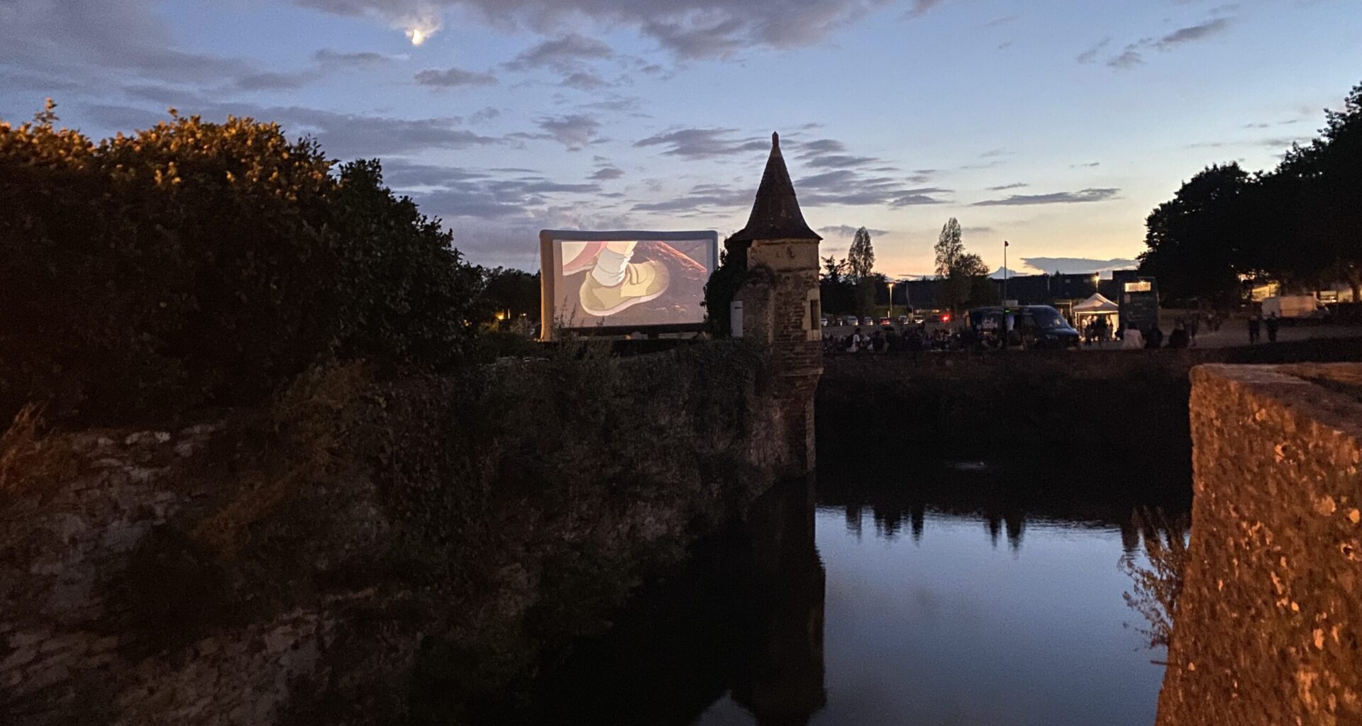 ciné en plein air et accueil des nouveaux arrivants