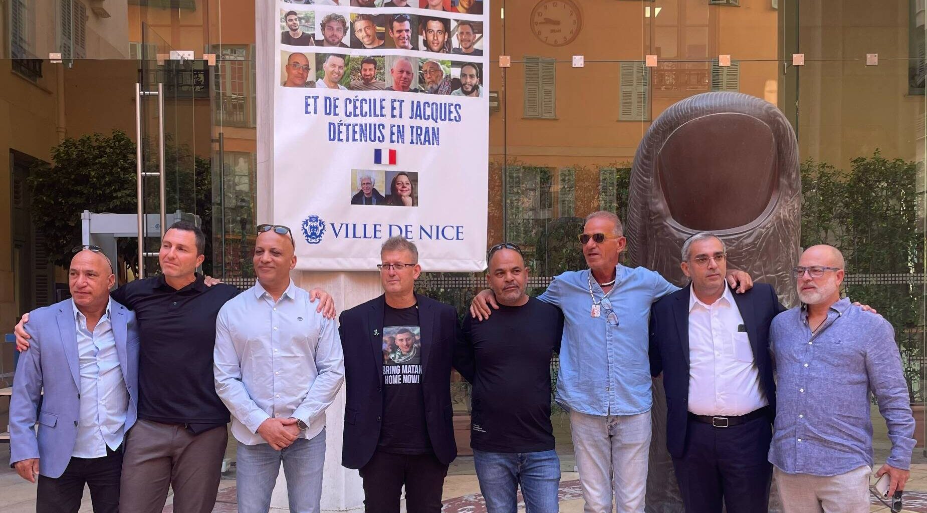 "Je suis chanceux d'avoir pu enterrer mon enfant": des pères de famille d'otages israéliens témoignent à Nice et Cannes