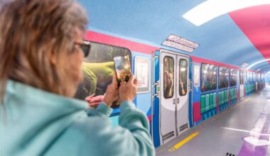 La magnifique fresque du tunnel piéton de la gare de Toulon se refait une beauté