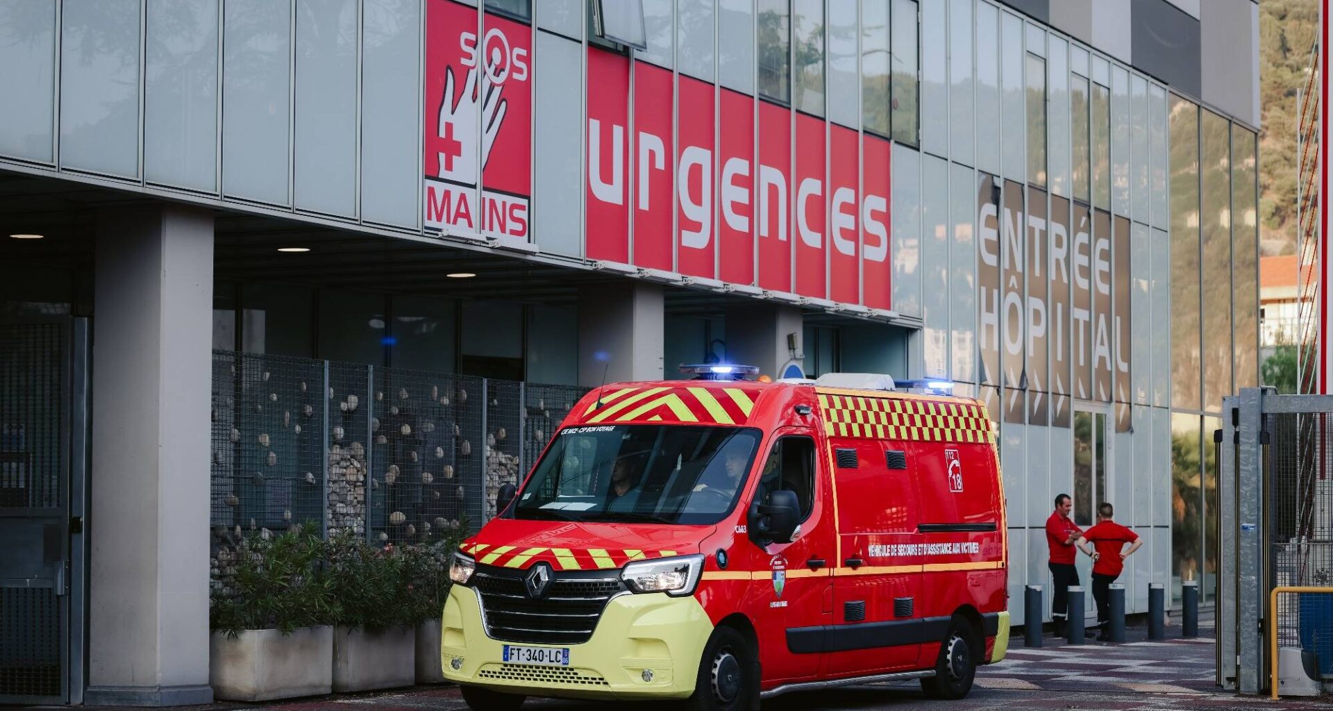 Nombre grandissant de patients soignés après des rixes, violence envers les soignants… On vous emmène au cœur des Urgences bouillonnantes de l’été au CHU Pasteur de Nice au cœur des Urgences