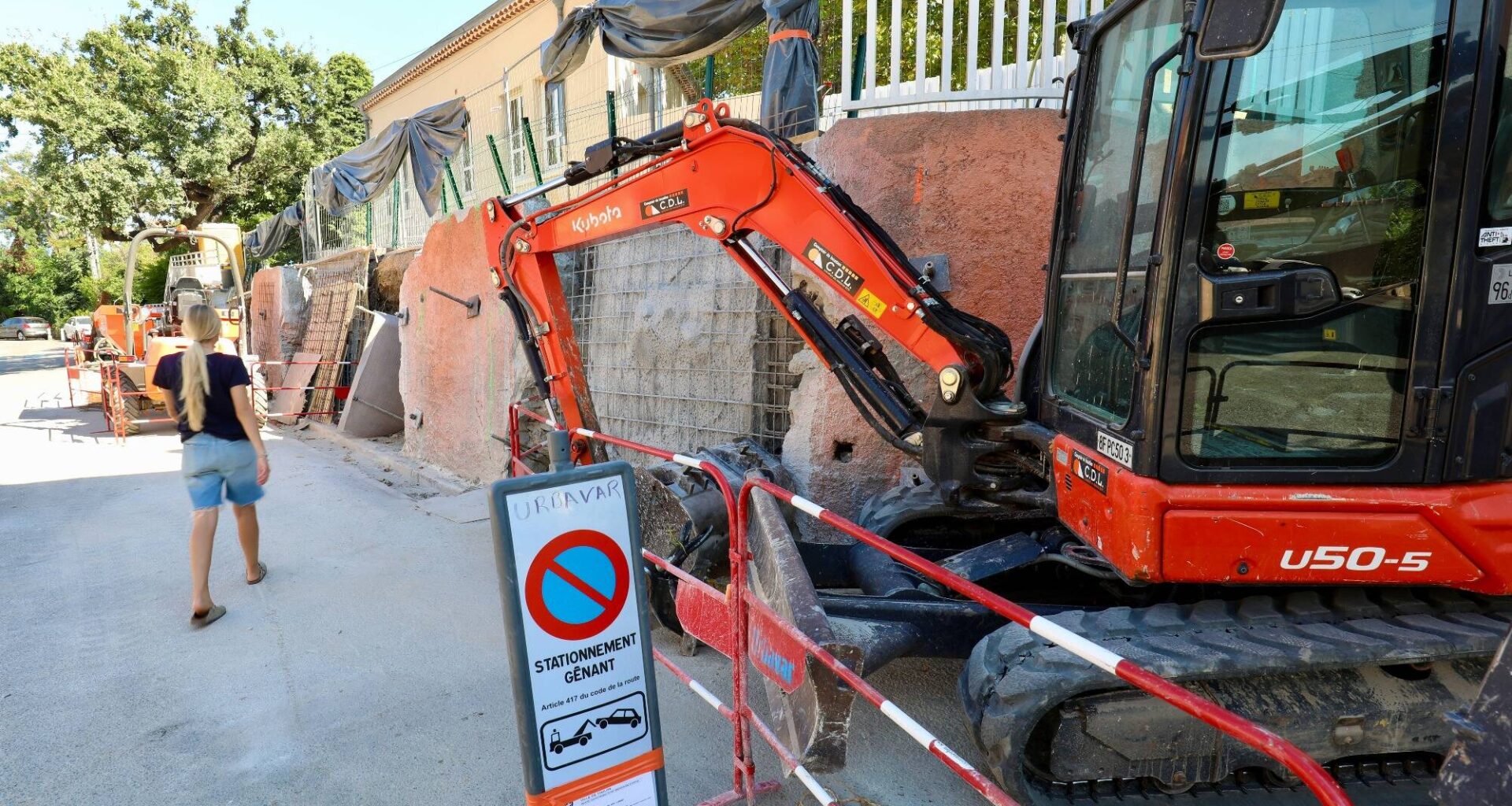 "Ces bruits sont indispensables pour la sécurité": dans cette école de Toulon, les travaux avancent malgré les nuisances