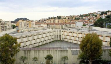 "Absence d'eau chaude et de douches", "jusqu'à 8 détenus" dans une même cellule... Un syndicat alerte sur une situation "critique" à la prison de Nice
