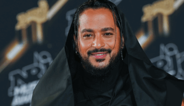 “J’ai trop hâte” : Slimane sort du silence et annonce une nouvelle date de concert, loin de la France