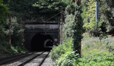 deux adolescentes meurent après avoir été percutées par un train dans un tunnel – Libération