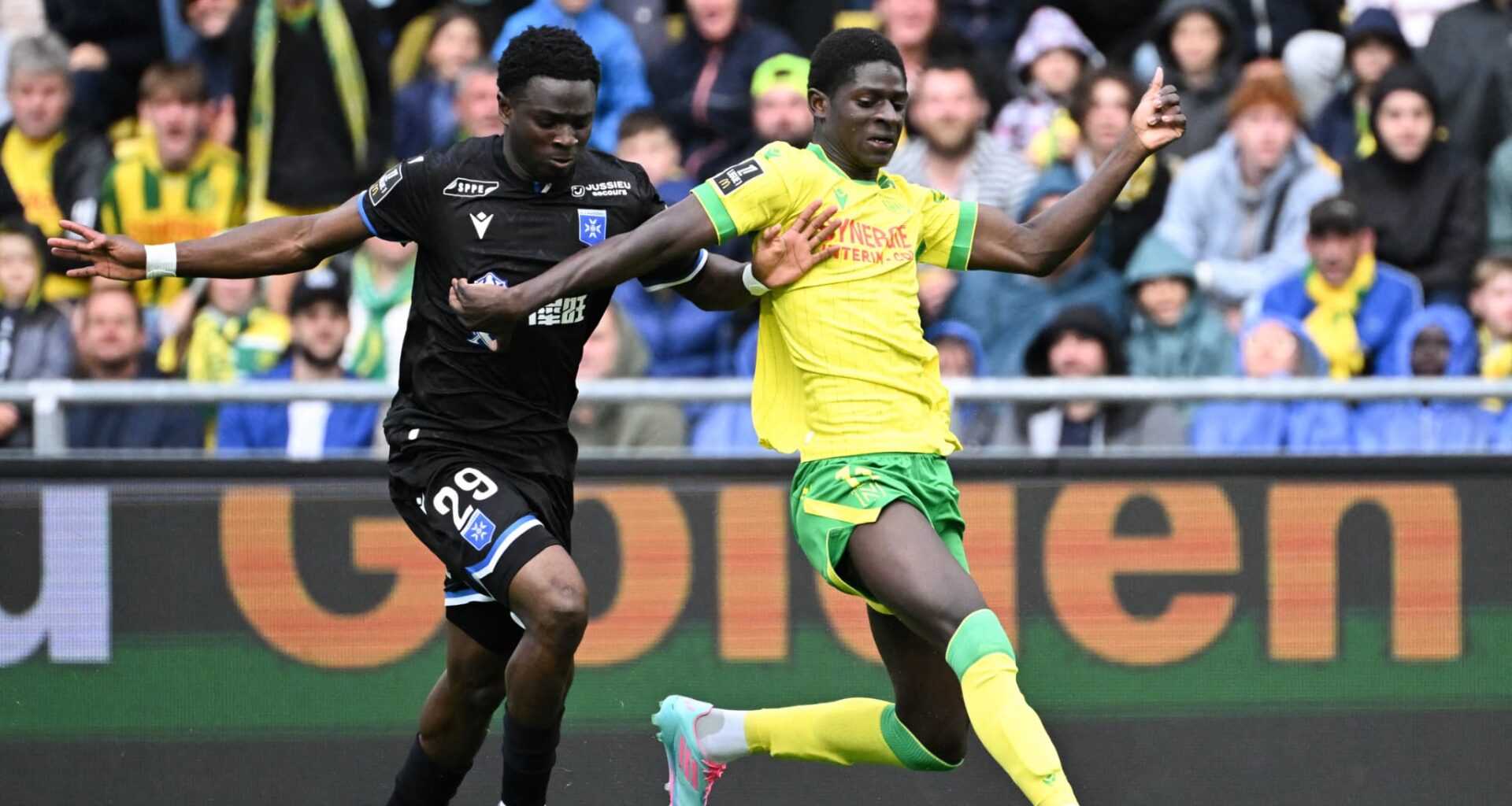les Canaris mènent à la pause grâce à Mostafa Mohamed