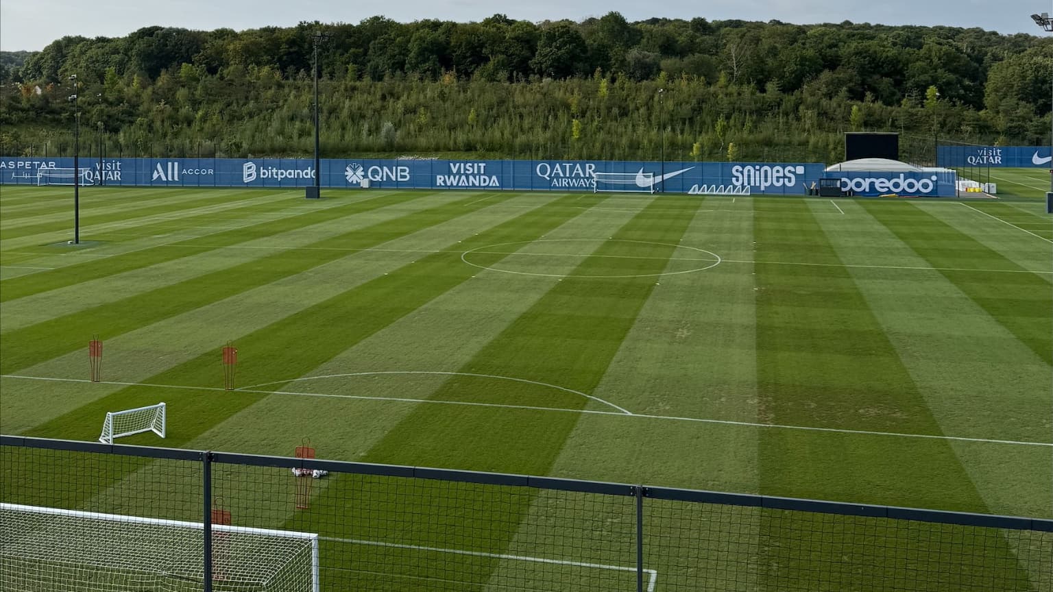 La pelouse du Campus du PSG, le 21 août 2025.