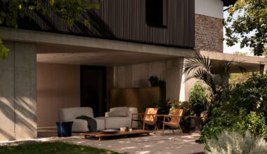 Un ancien presbytère transformé en une villa brutaliste ultramoderne