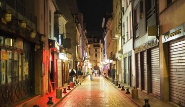 Ne l’appelez plus « rue de la soif » : à Paris, la rue de Lappe se rachète une réputation