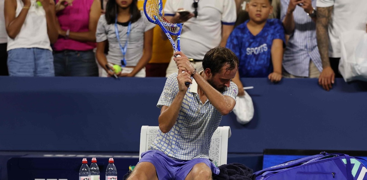 US Open > La solution radicale de McEnroe pour Medvedev après son pétage de plombs au premier tour