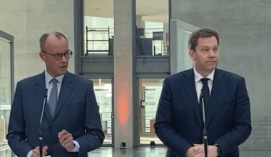 Friedrich Merz, futur chancelier issu de la CDU, et Lars Klingbeil, du SPD, ont trouvé un accord pour gouverner en Allemagne ce samedi 8 mars - Crédits : capture d