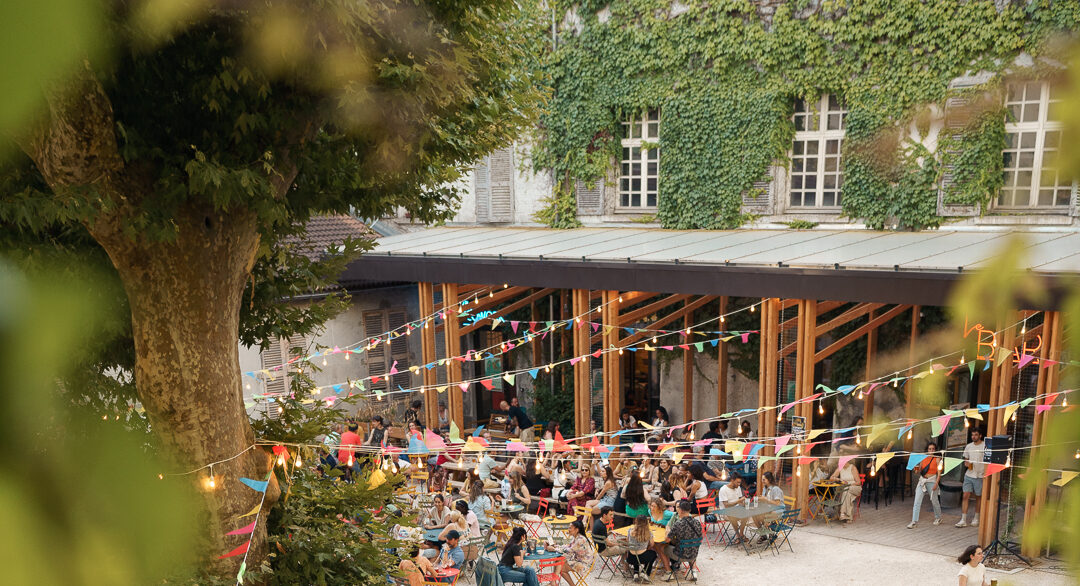 Bâtir demain avec les pierres d'hier