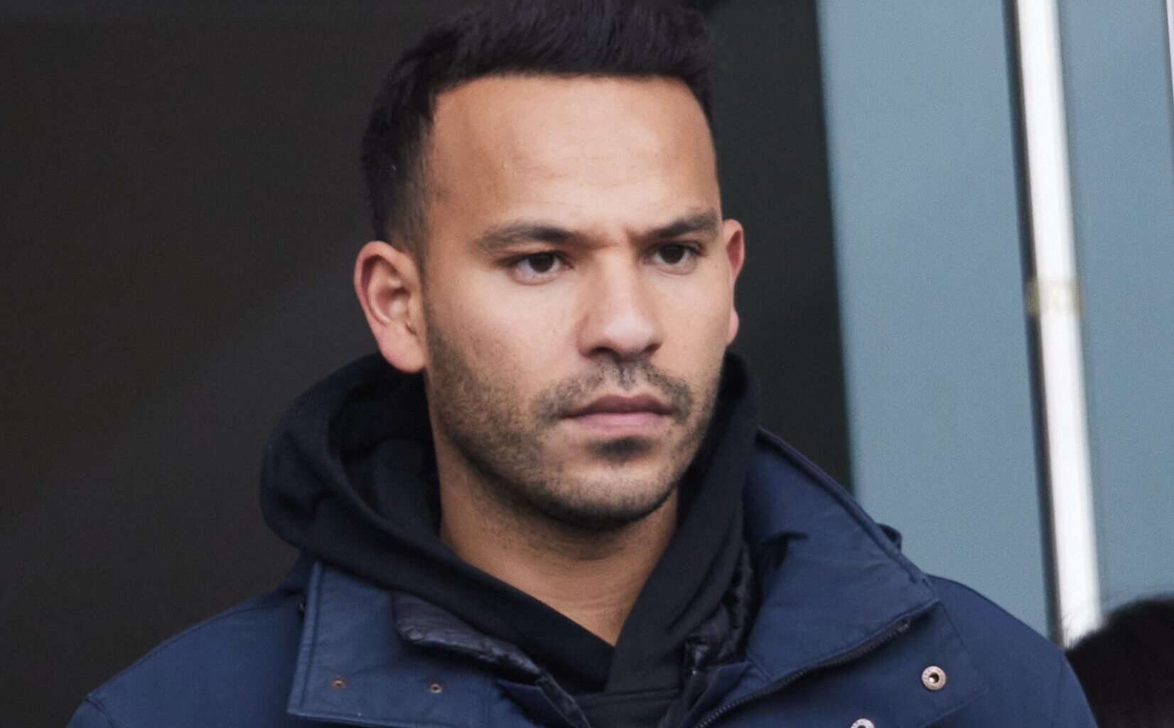 Mohamed Bouhafsi hospitalisé d’urgence alors qu’il doit remplacer Anne-Elisabeth Lemoine dans "C à vous"