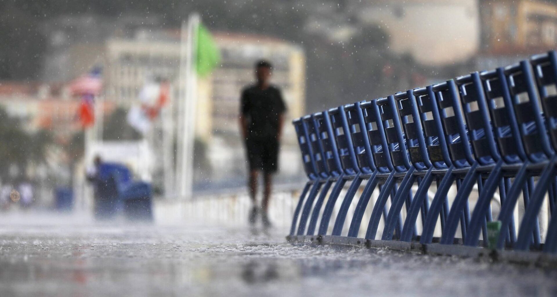 Vigilance jaune aux orages: les parcs, jardins et le sentier du littoral réouvrent progressivement à Nice
