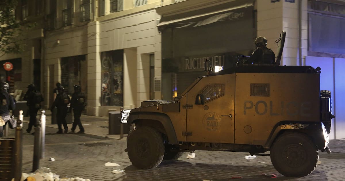 Coups, tirs injustifiés, éborgnement… Les vidéos des exactions du Raid à Marseille dans les nuits suivant la mort de Nahel Merzouk en 2023 – Libération