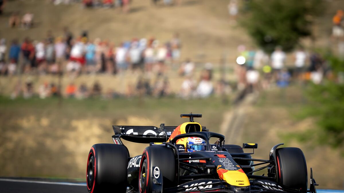 Formule 1, GP de Hongrie : Max Verstappen jette une serviette de sa voiture lors des essais, Red Bull avertie