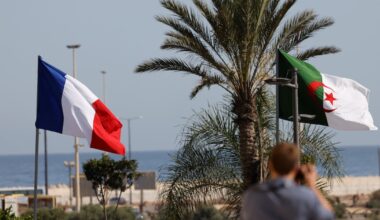 Paris est disposée à engager un bras de fer avec l'Algérie si elle ne revient pas sur sa décision d'expulser les douze fonctionnaires français