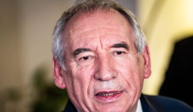 François Bayrou promet de passer au crible et supprimer les avantages indus des responsables politiques – Libération