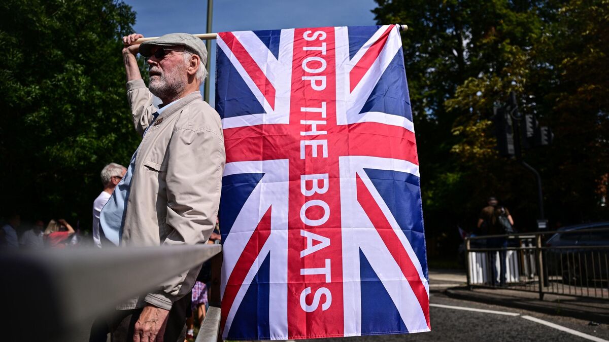 Sous pression des manifestants anti-immigration, le gouvernement britannique promet d’accélérer les recours des demandeurs d’asile