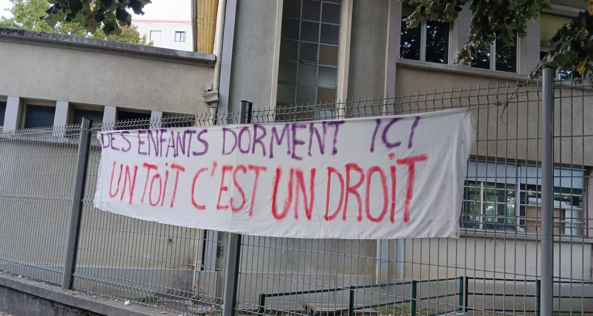 Vers de nouvelles occupations d'écoles par des familles sans solutions d'hébergement ou de logement à Grenoble?