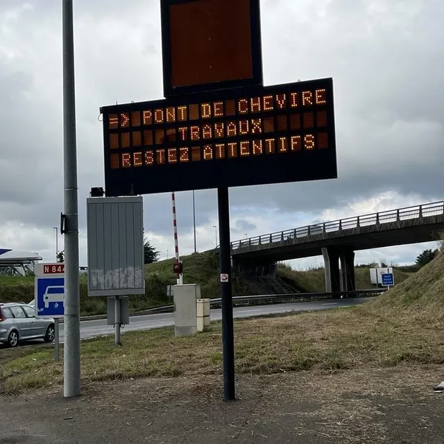 photo peu avant midi, les premiers véhicules ont pu circuler sur le pont de cheviré, à nantes, ce vendredi 1er août, après cinq jours de travaux.  ©  ouest-france