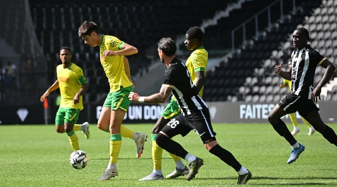 FC Nantes. Les Canaris cueillis à froid à Angers . Sport