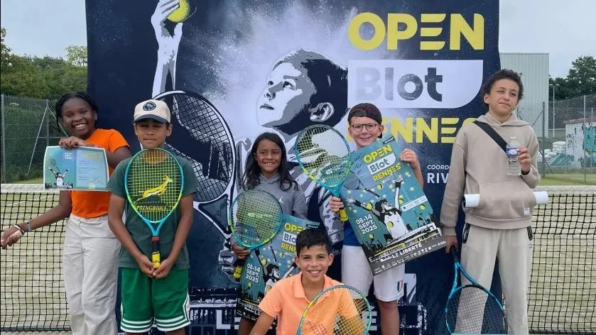 À Rennes, un stage d’été gratuit « pour donner envie aux jeunes de jouer au tennis » .