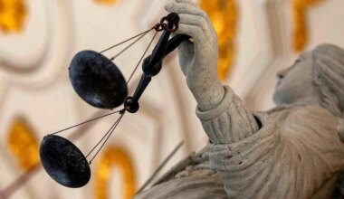 Lycéen poignardé près de Grenoble : quatre frères jugés pour un guet-apens sur fond de