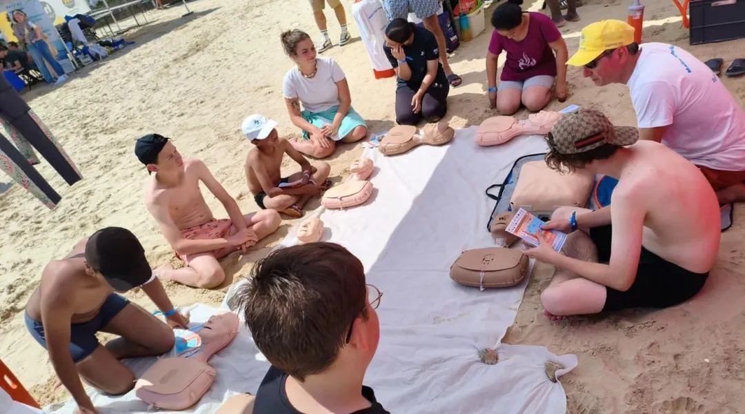 Orvault. Les jeunes ont fait de la prévention à la plage