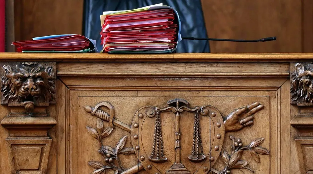 Une trentenaire écope d’un an de prison pour avoir défiguré son compagnon avec un couteau de