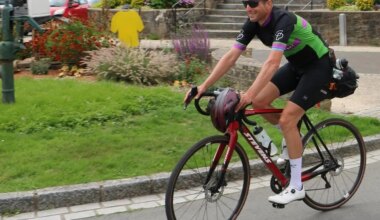 Cet Allemand parcourt 1 350 km à vélo pour célébrer le jumelage avec une commune près de