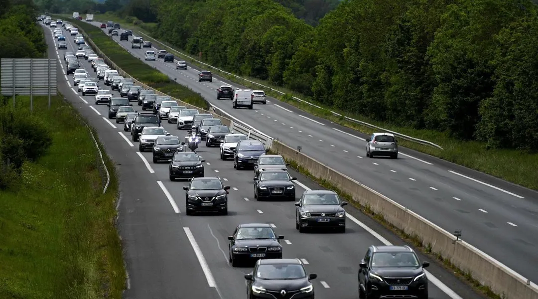 Des bouchons recensés autour de Caen et de Rouen, la circulation en Normandie est classée rouge