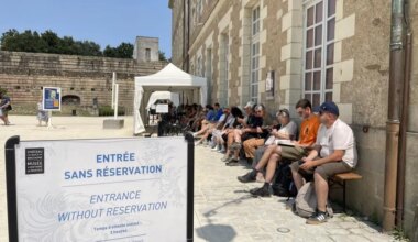 À Nantes, plusieurs heures d’attente en pleine vague de chaleur devant l’exposition