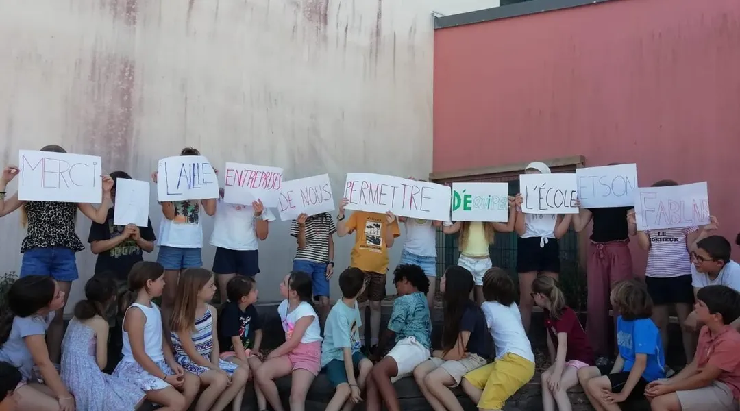 Dans cette commune près de Rennes, les entreprises ont offert 2400 euros aux écoles pour la