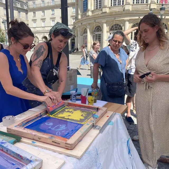 photo atelier de sérigraphie animé par anna michalak, place de la mairie.  ©  ouest-france