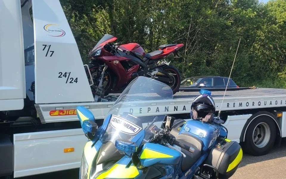 Il roule à 211 km/h sur un axe limité à 110 km/h : un motard arrêté par les gendarmes près