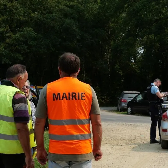 photo pour éviter au rassemblement festif de prendre trop d’ampleur, plusieurs compagnies de gendarmerie ont été dépêchées sur place. elles procèdent à des contrôles.  ©  ouest-france