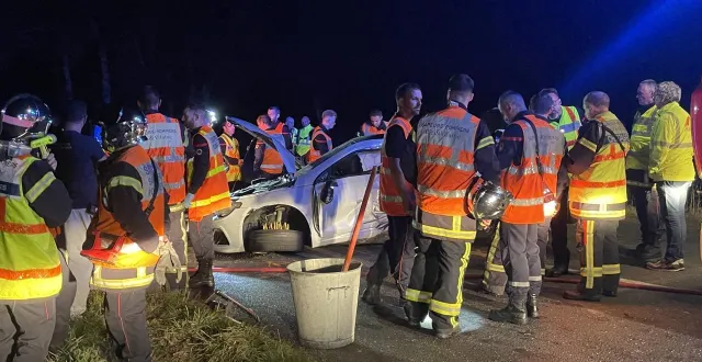 photo  deux personnes sont mortes dans un accident de la route, à saint-aubin-du-cormier (ille-et-vilaine), jeudi 21 août 2025.  ©  ouest-france 