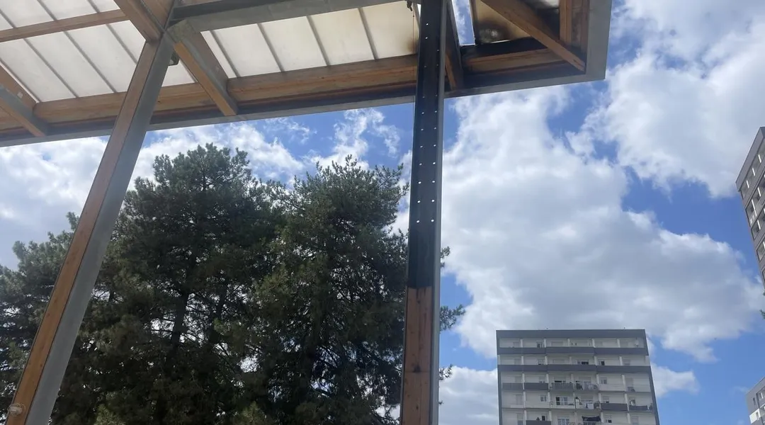 À Rennes, dans le quartier du Blosne, ces caméras de vidéoprotection ont été incendiées