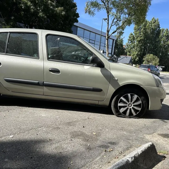 photo un homme a été interpellé, soupçonné d’avoir percé les pneus de dix-sept véhicules à nantes.  ©  ouest france