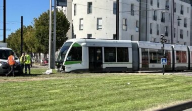 Un tramway sort des rails après un choc avec une voiture à Nantes : une personne grièvement