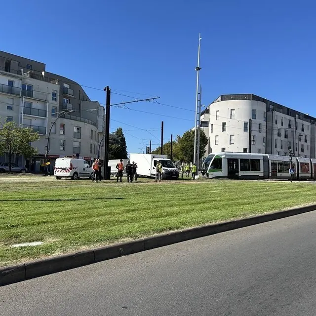 photo le choc a eu lieu à hauteur de l’arrêt croix-bonneau, le long de la ligne 1, à nantes (loire-atlantique). le trafic sur cette ligne a été suspendu quelques heures.  ©  ouest-france