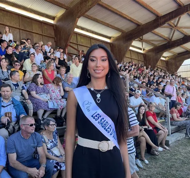 photo naomi, 18 ans, et miss france des sables-d’olonne, depuis le 7 juillet dernier est passionnée par ce concours.  ©  photo presse océan-romain marzellière