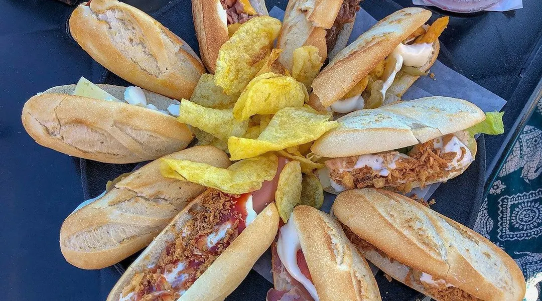Les serveurs n’ont pas de mayonnaise, il met le feu au bar : « Il y avait des familles »