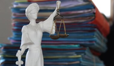 Une conductrice et son passager condamnés pour avoir foncé sur un policier dans le Nord