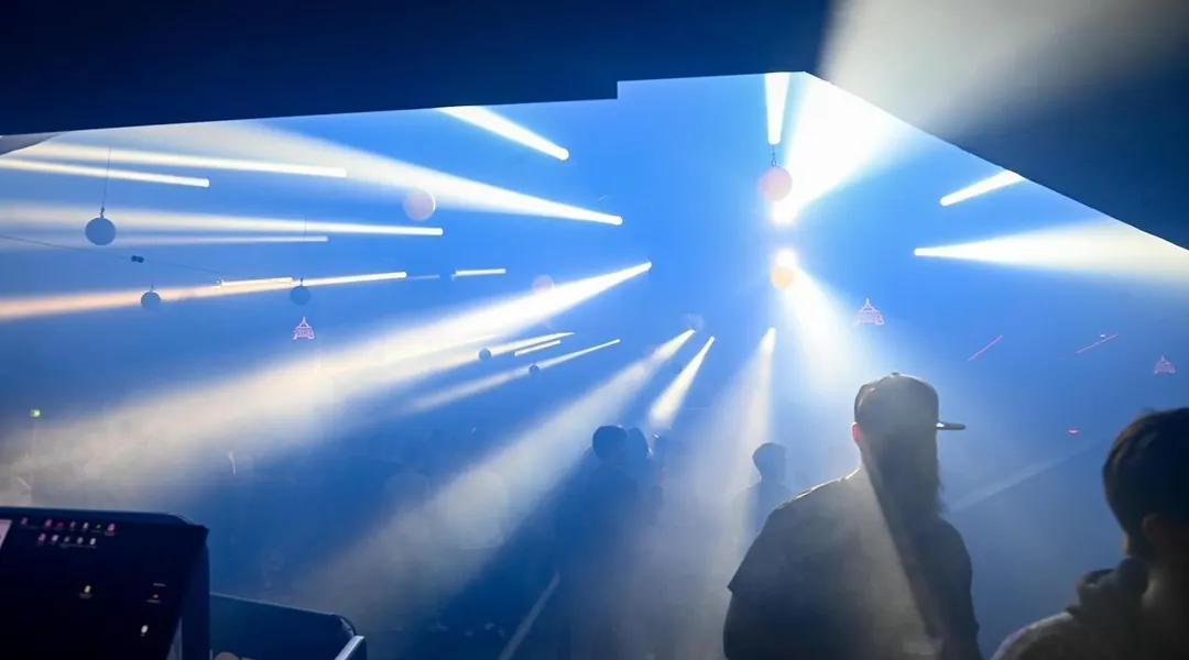« On a moins de pures discothèques » : les jeunes vibrent-ils encore pour les boîtes de