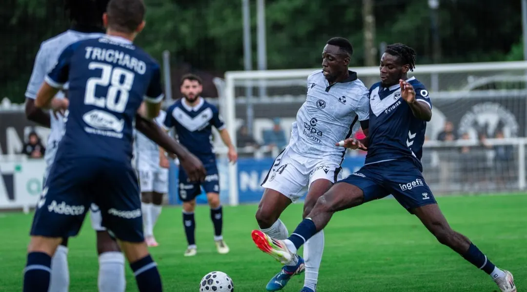 Football. Châteaubriant dépassé par Bordeaux . Sport