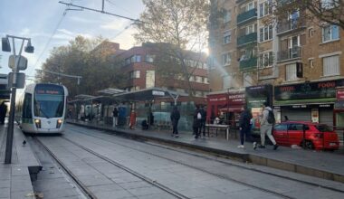 Paris : il intervient pour défendre sa compagne dans le tramway et reçoit cinq coups de couteau
